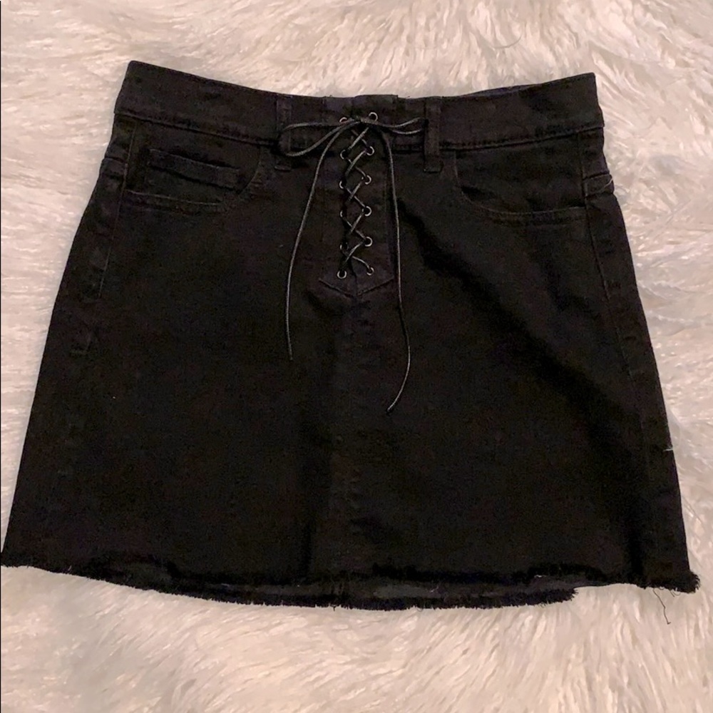 Like new!! Sneak Peek High-Waist skirt
